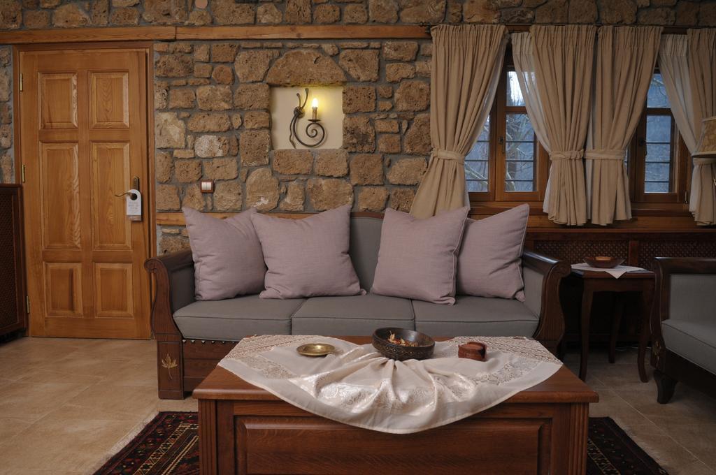 Roes Suites Káto Loutrákion 외부 사진