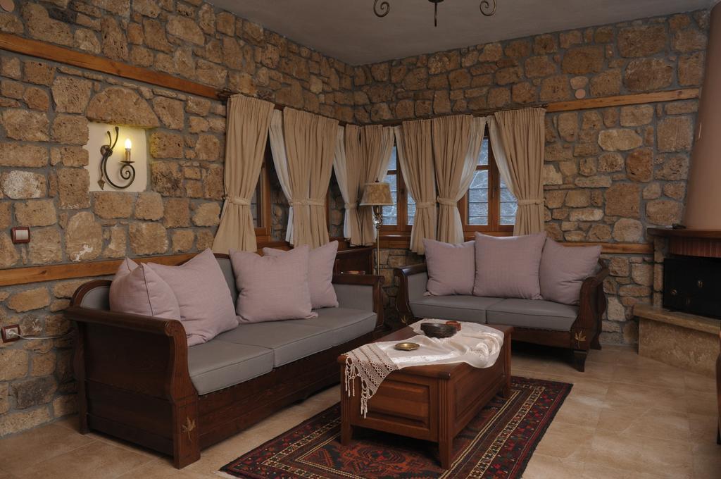 Roes Suites Káto Loutrákion 외부 사진