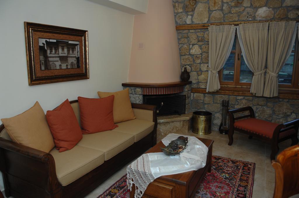 Roes Suites Káto Loutrákion 외부 사진
