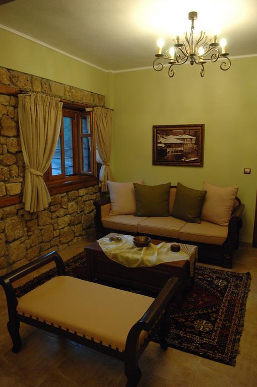 Roes Suites Káto Loutrákion 외부 사진