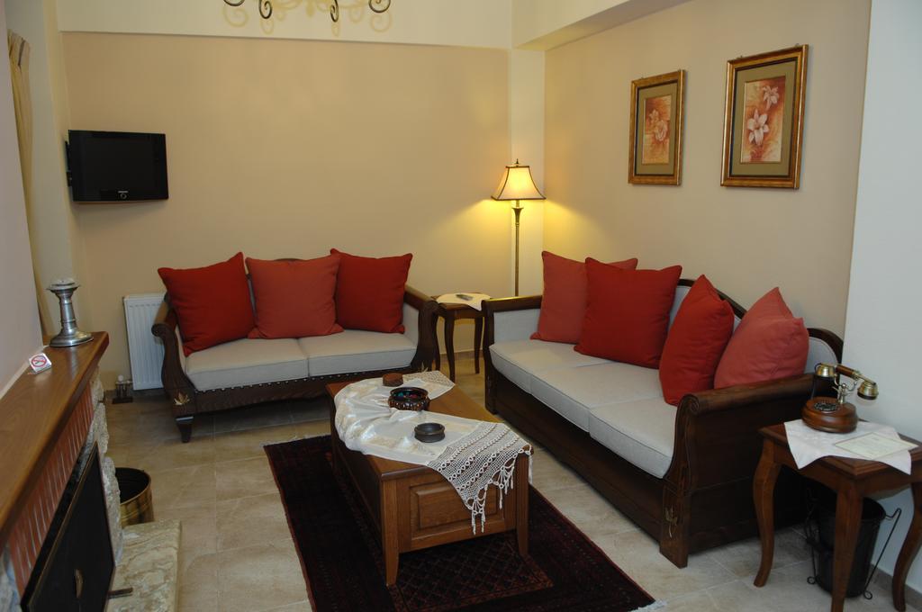 Roes Suites Káto Loutrákion 외부 사진