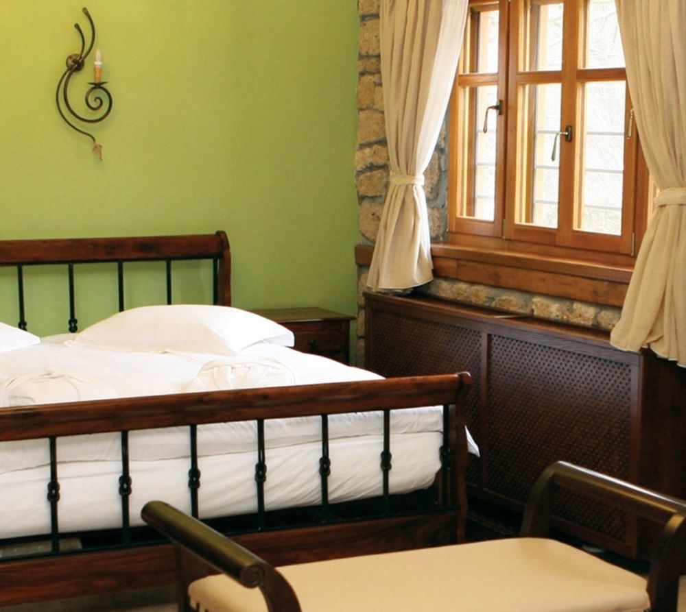 Roes Suites Káto Loutrákion 외부 사진