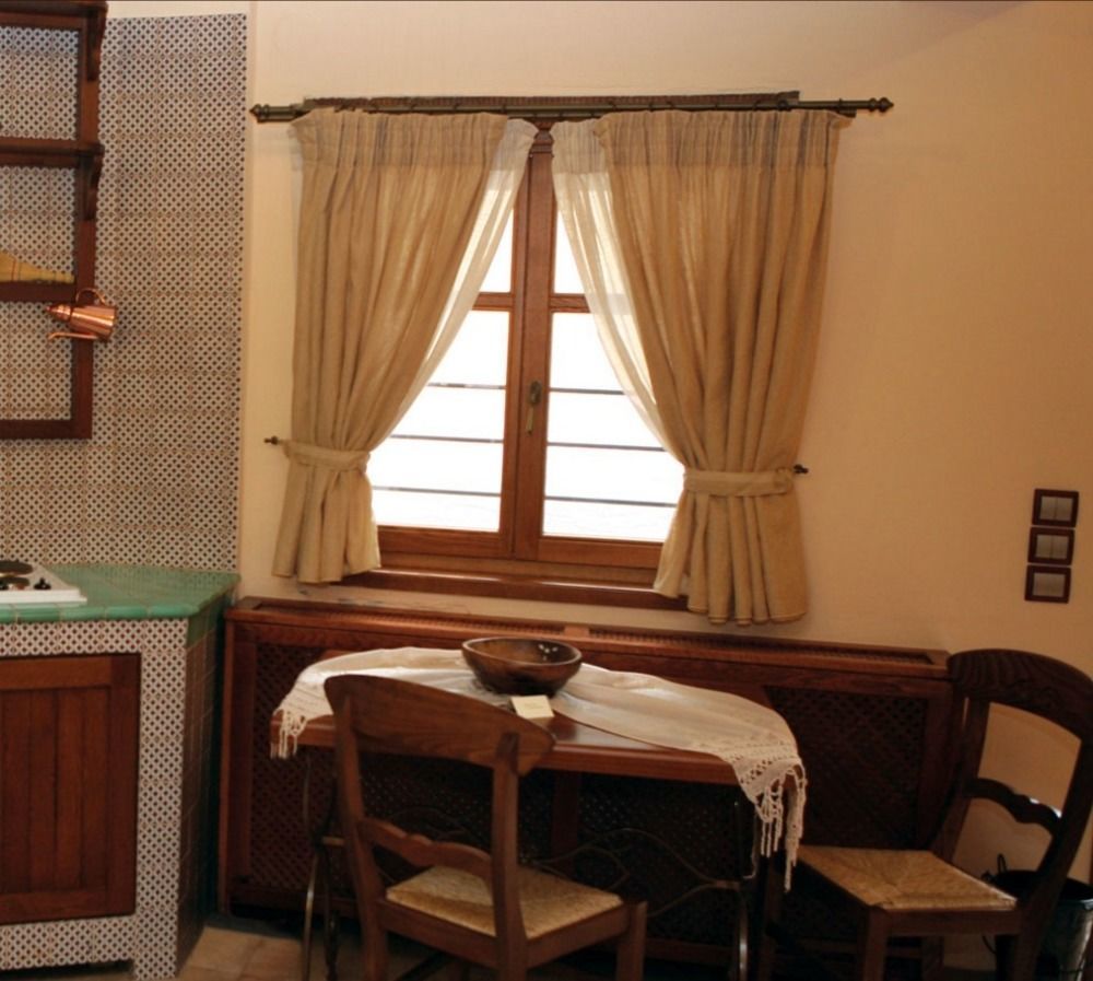 Roes Suites Káto Loutrákion 외부 사진