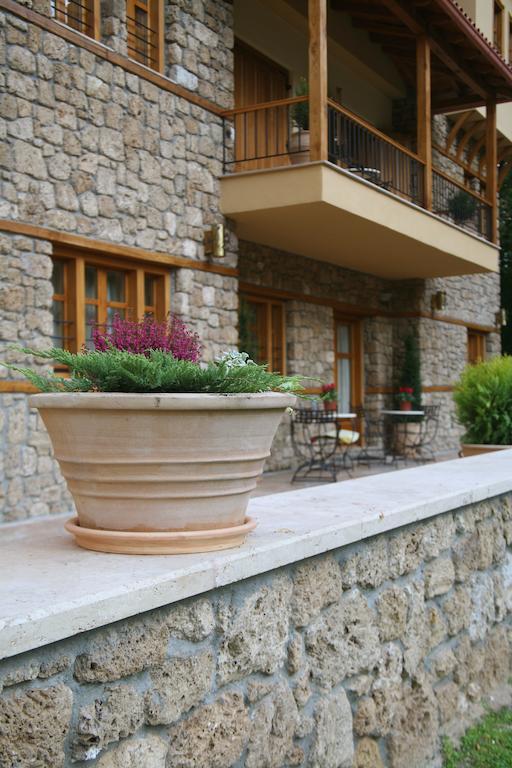 Roes Suites Káto Loutrákion 외부 사진