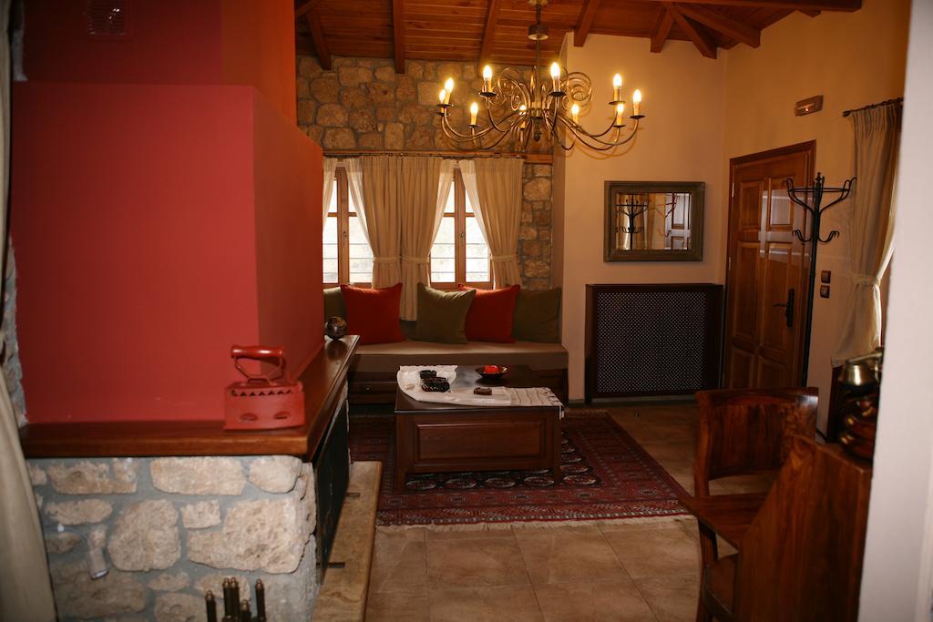 Roes Suites Káto Loutrákion 외부 사진