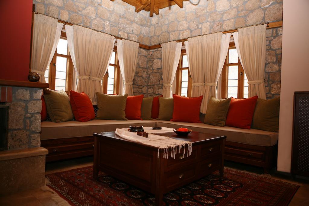 Roes Suites Káto Loutrákion 외부 사진