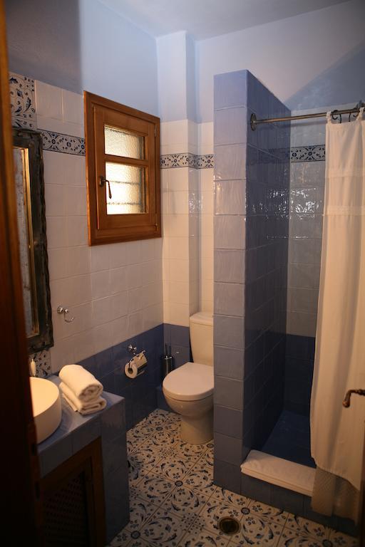 Roes Suites Káto Loutrákion 외부 사진