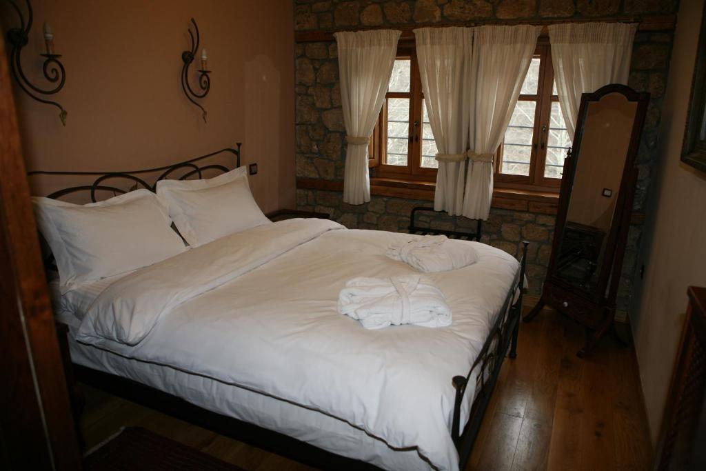 Roes Suites Káto Loutrákion 외부 사진