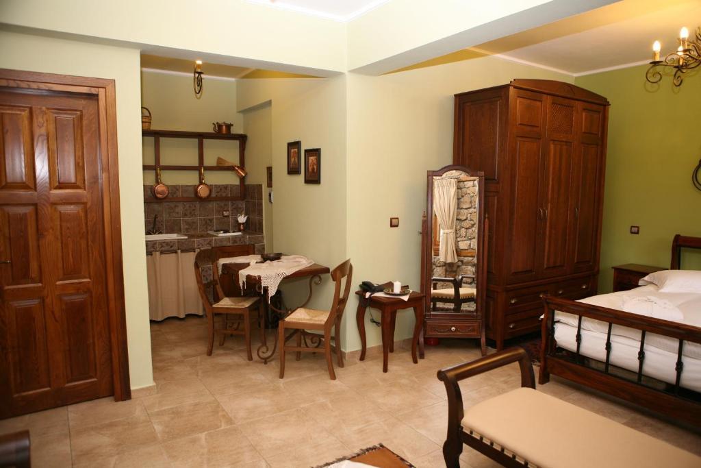 Roes Suites Káto Loutrákion 객실 사진