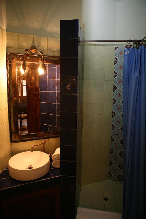 Roes Suites Káto Loutrákion 외부 사진